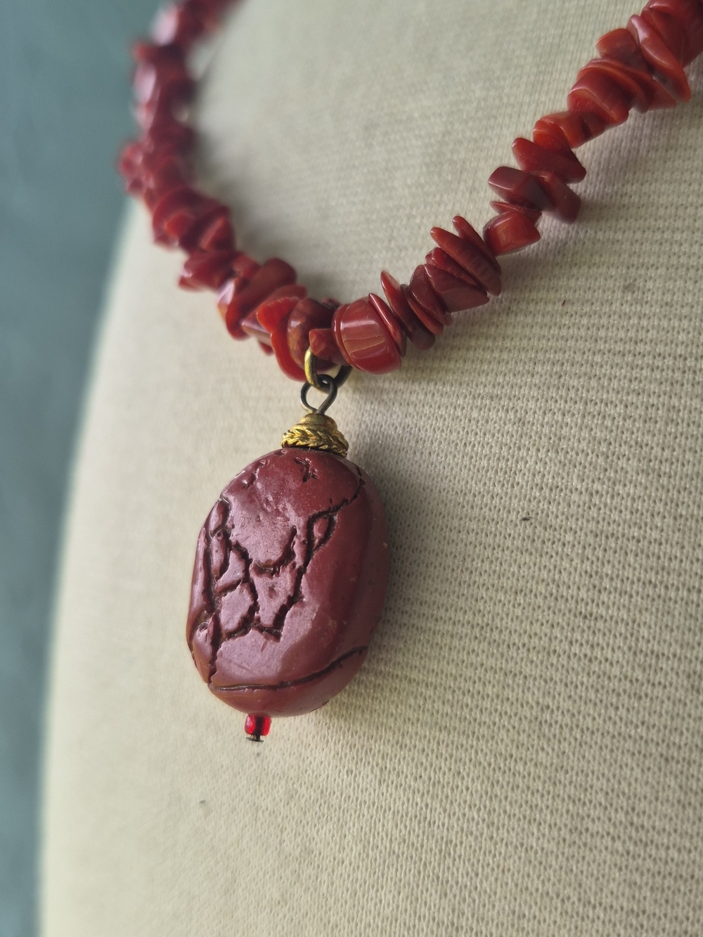 Red Chip Bead Pendant Necklace